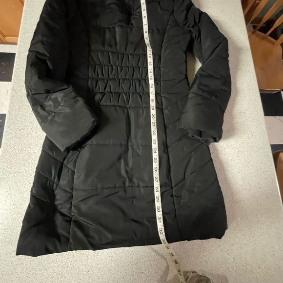 Le Château black long puffer jackets with faux fur trim hood - Picture 4 of 11